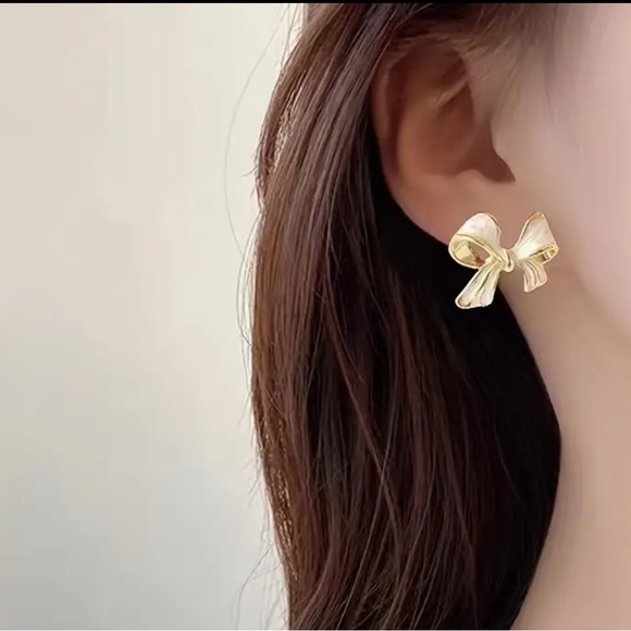NWOT Maren 14K Gold Plated Bow Post Earrings - Picture 2 of 3